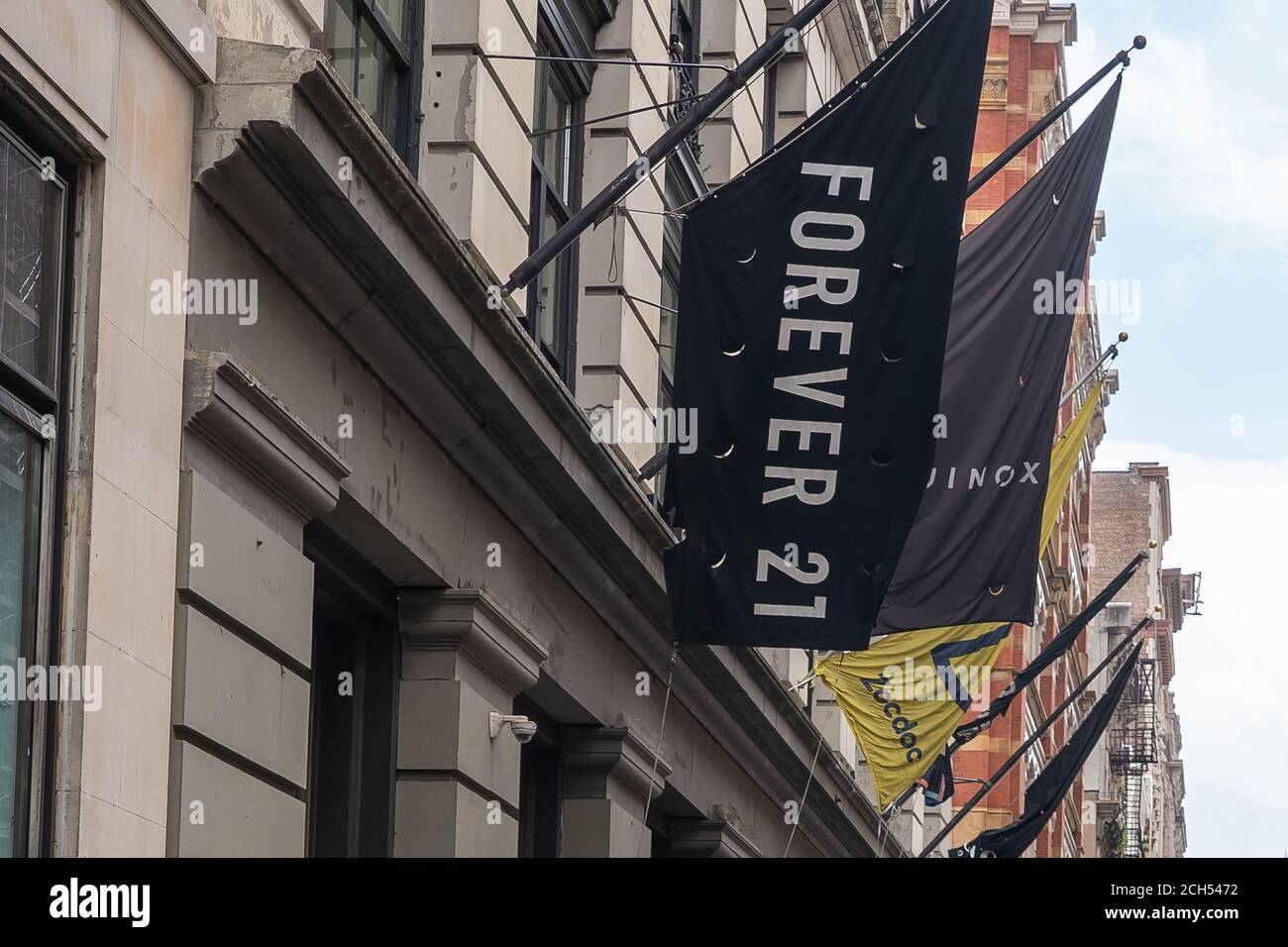 Forever 21 new york hi-res stock photography and images - Alamy