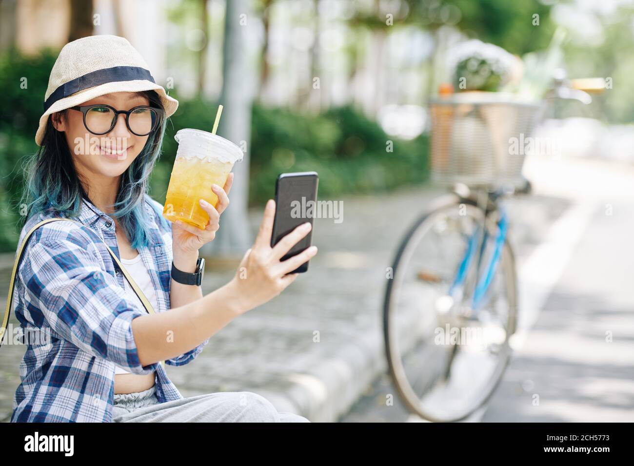 Happy woman taking selfie Stock Photo - Alamy