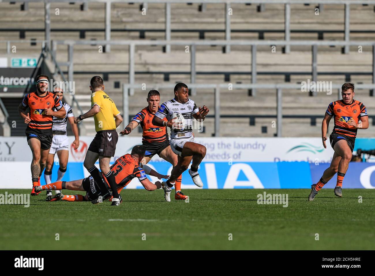 ratu-naulago-33-of-hull-fc-makes-a-break-from-castleford-s-back-line