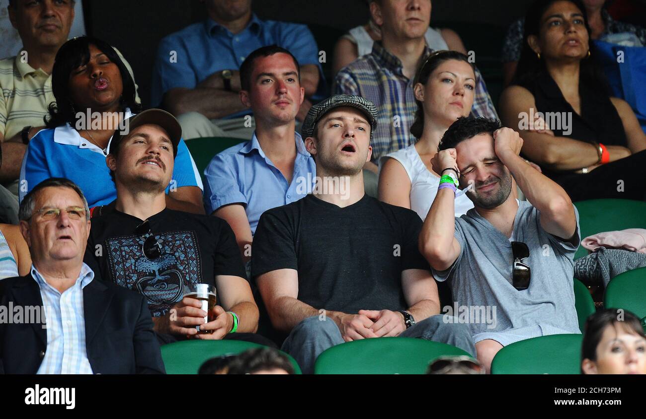 Justin Timberlake on Centre Court watching Andy Roddick. Wimbledon Tennis Championships, London. 27/6/2009. PICTURE CREDIT : MARK PAIN / ALAMY Stock Photo