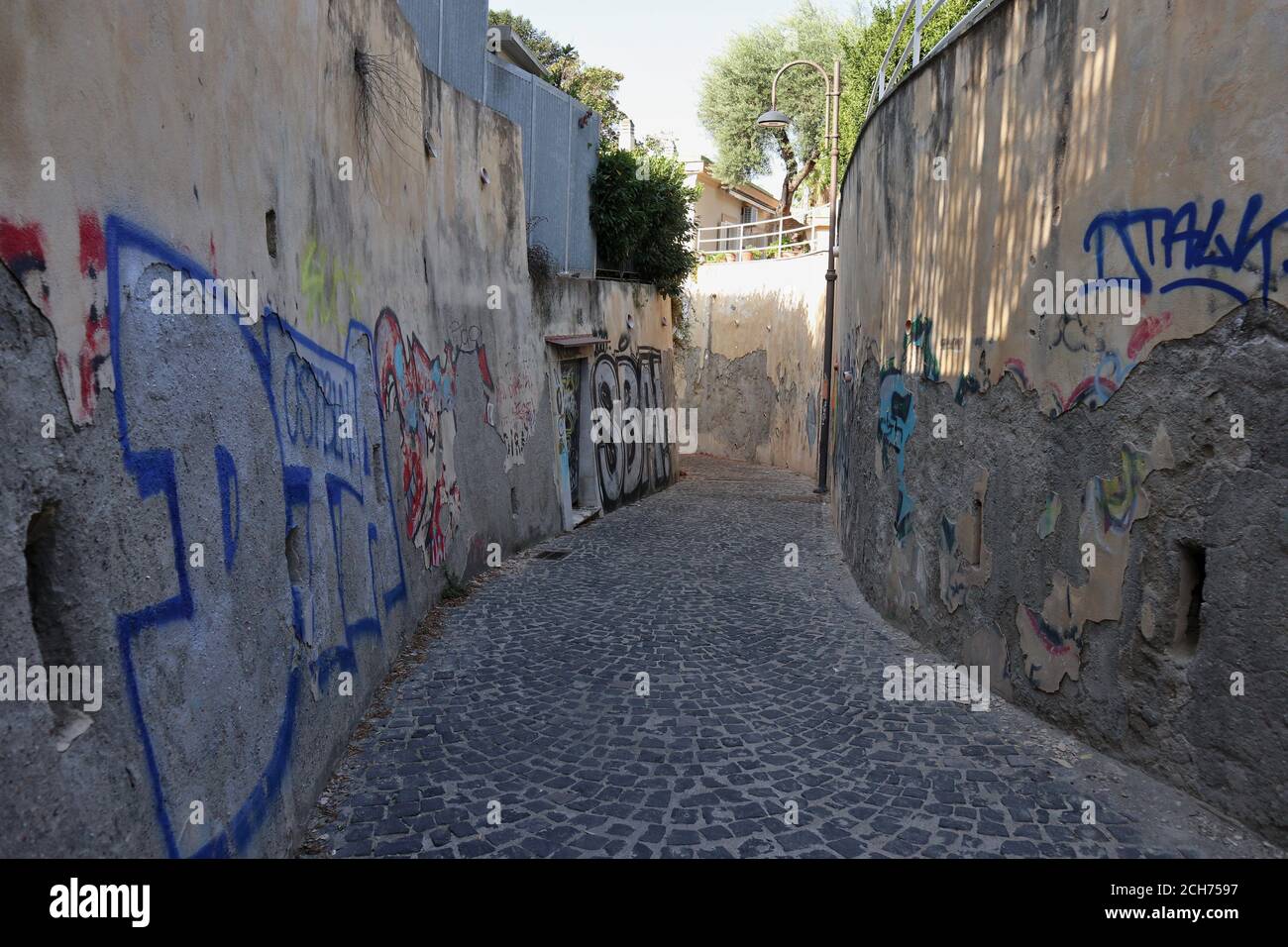 Napoli - Vicolo pedonale per Marechiaro Stock Photo