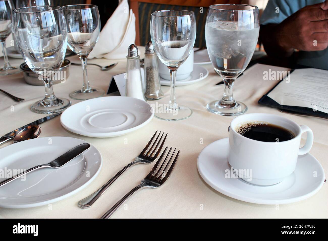 Formal table setting hi-res stock photography and images - Alamy