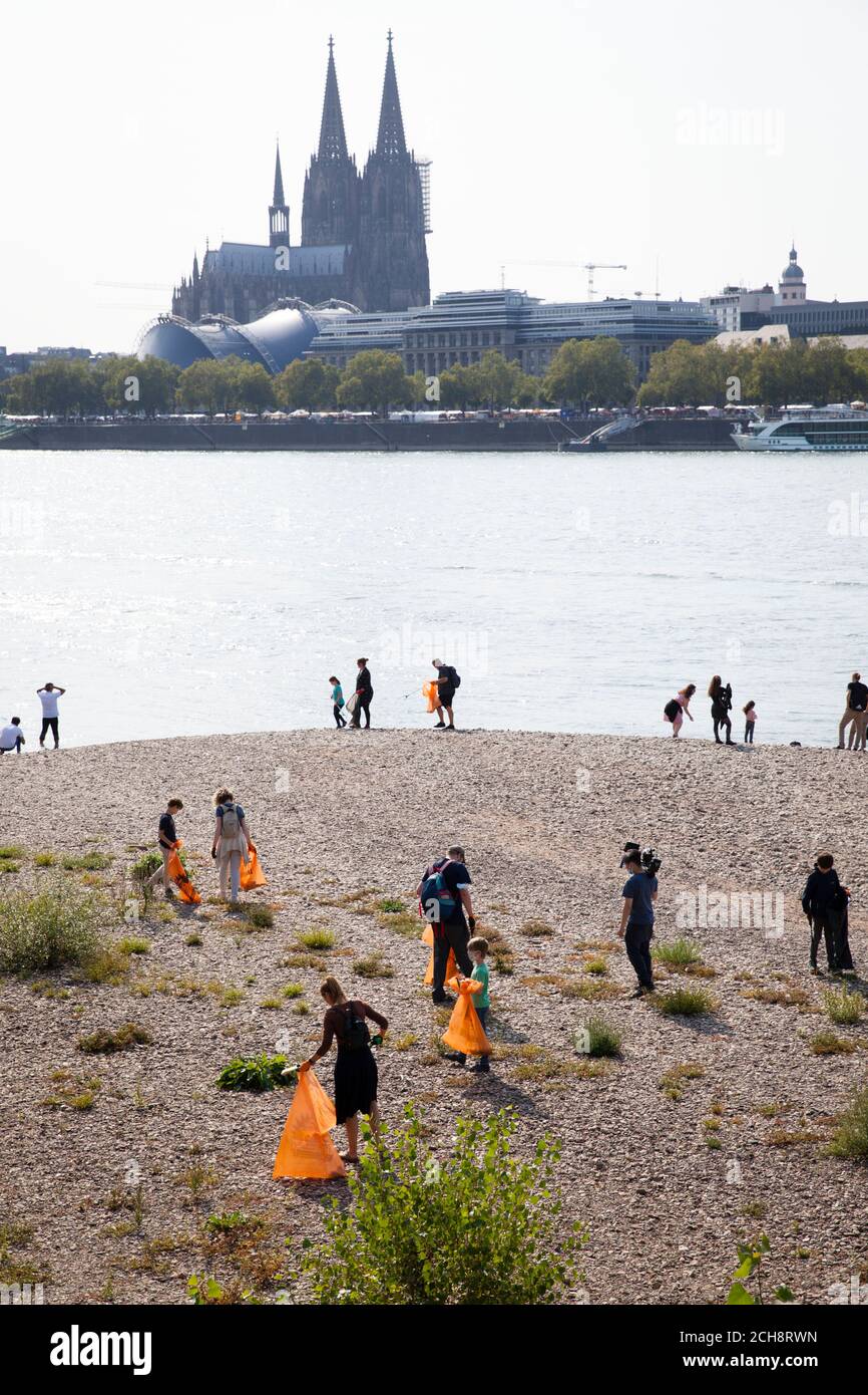 on the International Rhine CleanUp Day on September 12, 2020 volunteers collect garbage along the banks of the Rhine. In Cologne the association K.R.A Stock Photo