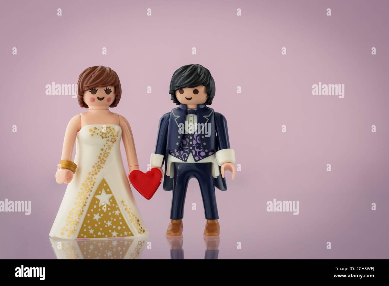 Funny couple photoshoot hi-res stock photography and images - Alamy