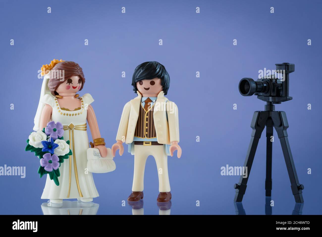 Funny couple photoshoot hi-res stock photography and images - Alamy