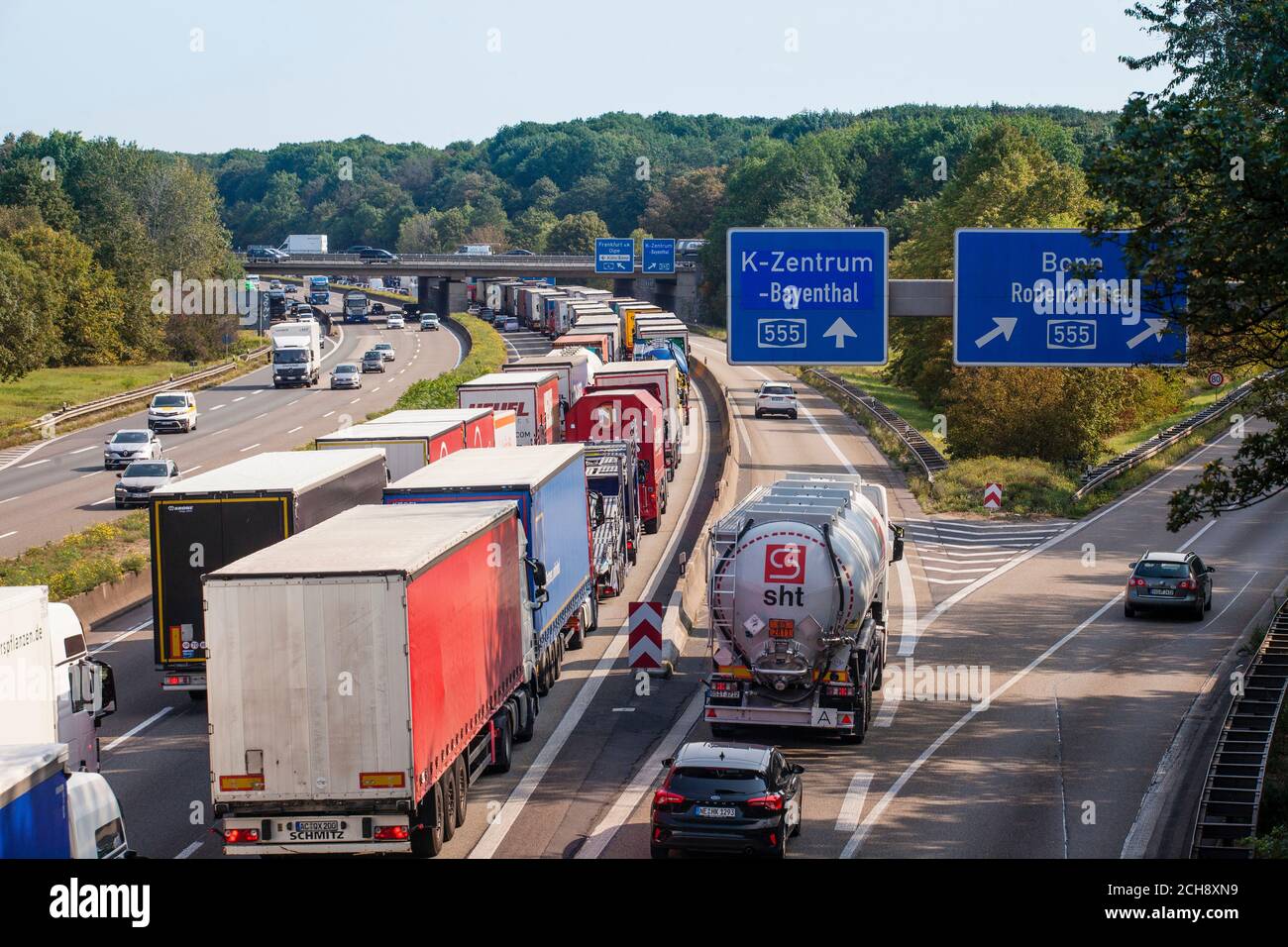 traffic jam on the A4 freeway in the south of Cologne, direction Frankfurt, Cologne, Germany.  Stau auf der Autobahn A4 im Koelner Sueden Fahrtrichtun Stock Photo