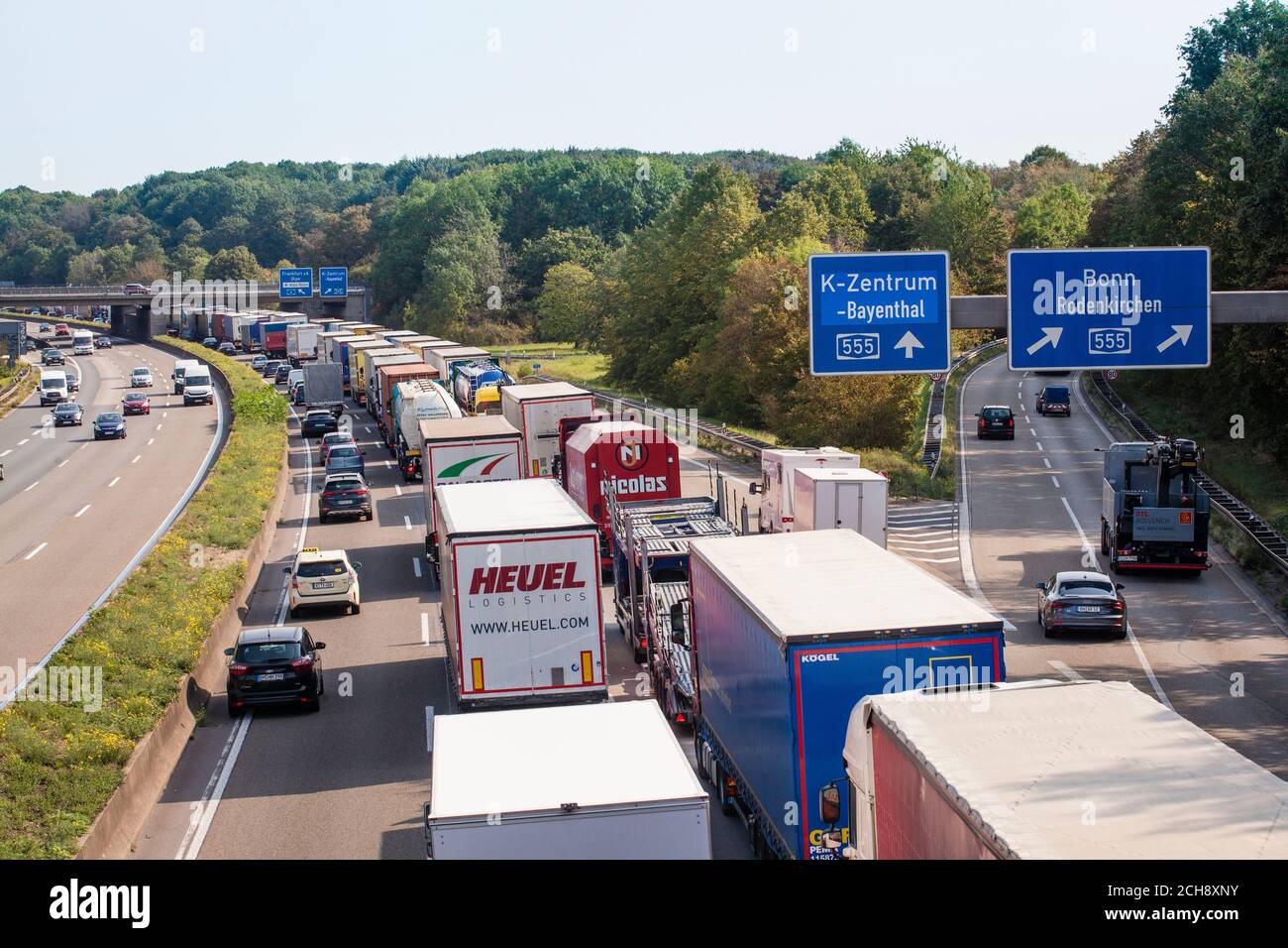 traffic jam on the A4 freeway in the south of Cologne, direction Frankfurt, Cologne, Germany.  Stau auf der Autobahn A4 im Koelner Sueden Fahrtrichtun Stock Photo