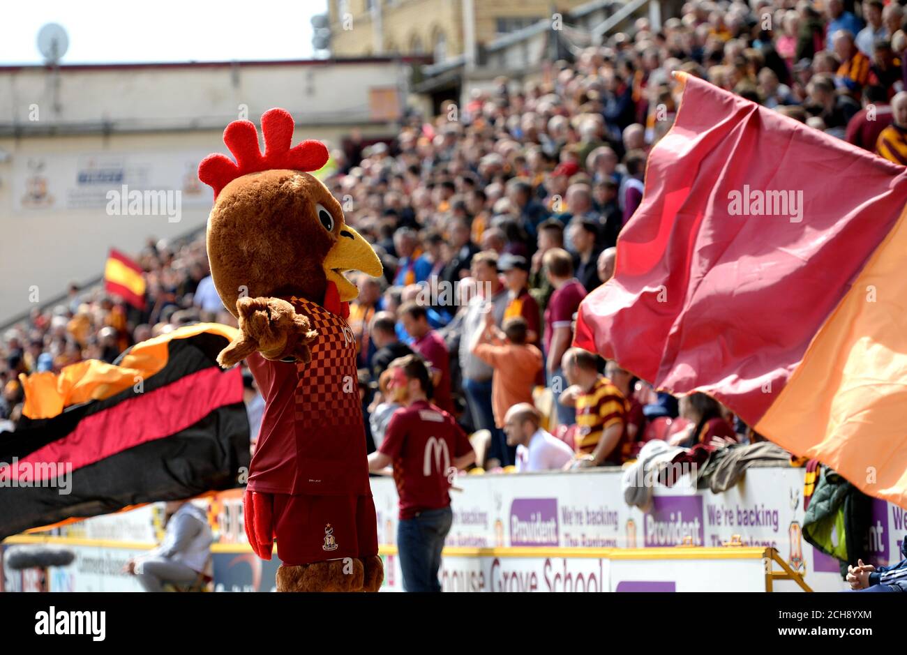 Bradford City mascot Billy Bantam revs up the crowd before the Sky Bet League One play off, first leg match at Valley Parade, Bradford. PRESS ASSOCIATION Photo. Picture date: Sunday May 15, 2016. See PA story SOCCER Bradford. Photo credit should read: Jon Buckle/PA Wire. RESTRICTIONS: No use with unauthorised audio, video, data, fixture lists, club/league logos or 'live' services. Online in-match use limited to 75 images, no video emulation. No use in betting, games or single club/league/player publications. Stock Photo