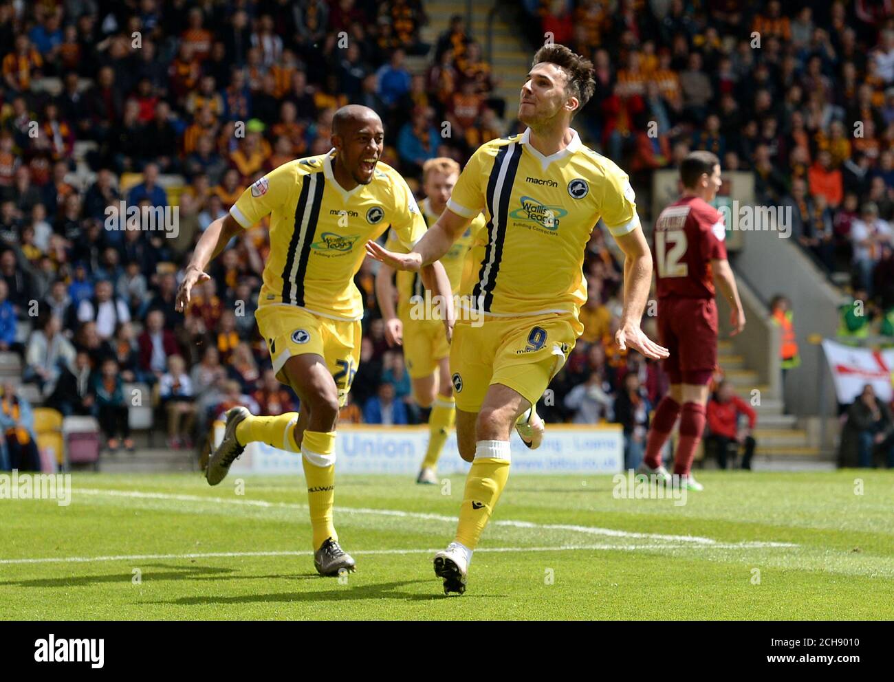 Millwall's Lee Gregory (right) celebrates scoring his side's first goal during the Sky Bet League One play off, first leg match at Valley Parade, Bradford. Stock Photo