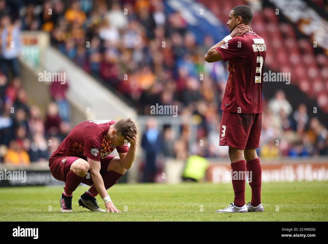 Bradford City's Lee Evans (left) and James Meredith look dejected after the Sky Bet League One play off, first leg match at Valley Parade, Bradford. Stock Photo