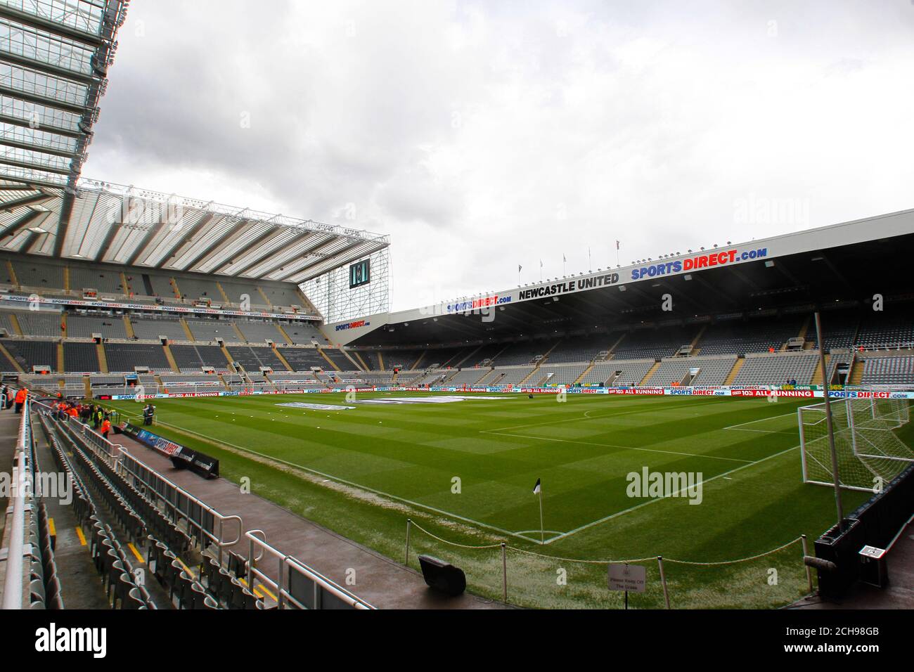 A general view of the Sports Direct Stadium during the Barclays Premier  League match at St James' Park, Newcastle Stock Photo - Alamy