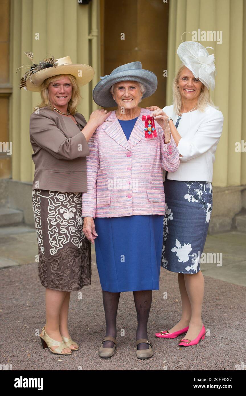 Producer Beryl Vertue, alongside her daughters Sue (left) and Debbie, with her Commander of the Order of the British Empire (CBE) medal, following an investiture ceremony at Buckingham Palace, London. Stock Photo