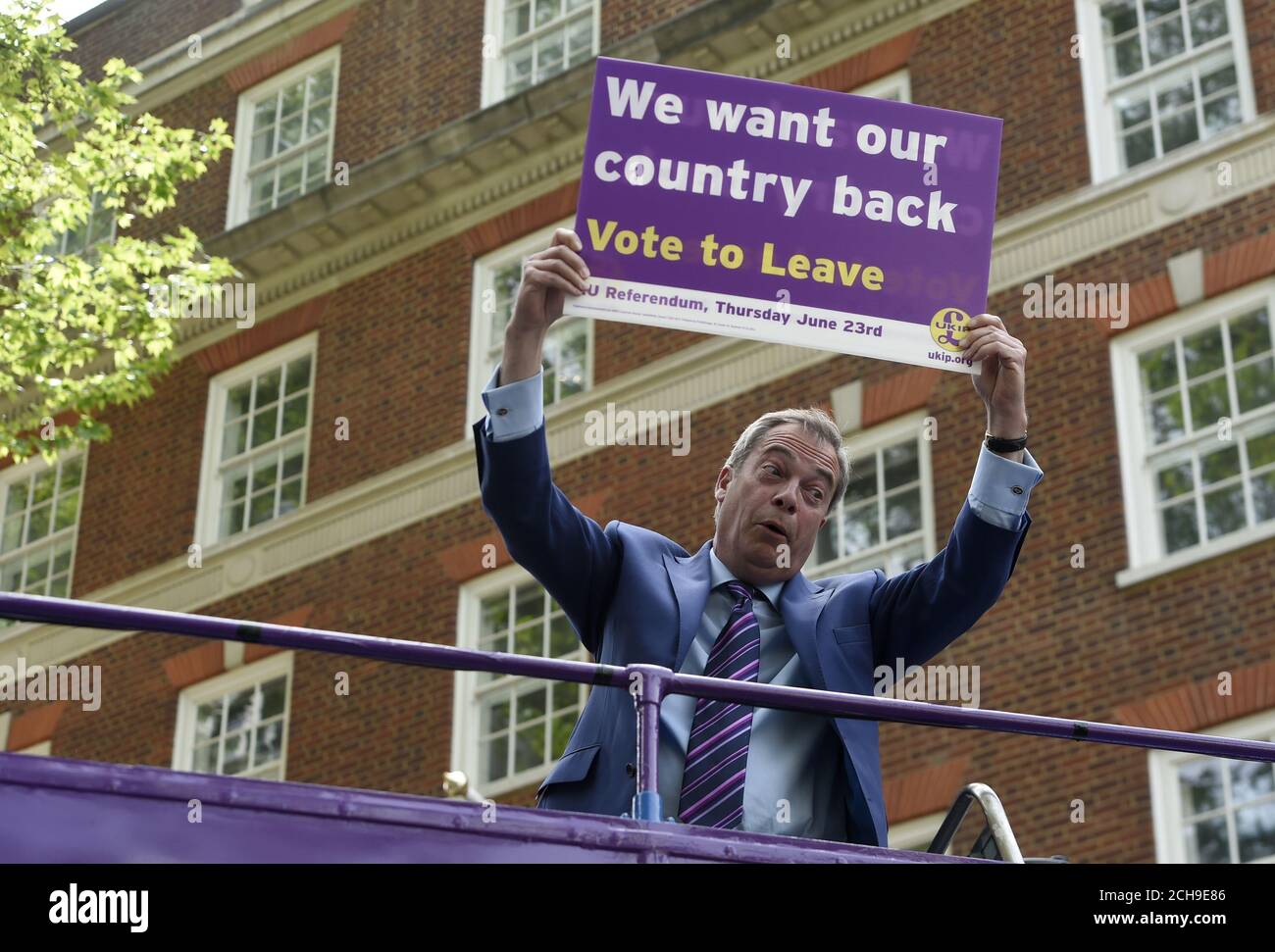 проект на тему eco school. I want you плакат. I want to ki__ you. картинка i want. We want back.