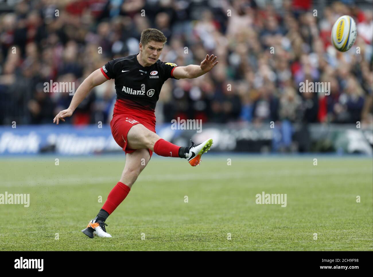 Saracens' Owen Farrell kicks a conversion during the Aviva Premiership ...