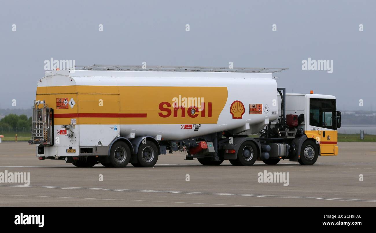A Shell fuel tanker at Liverpool John Lennon Airport Stock Photo