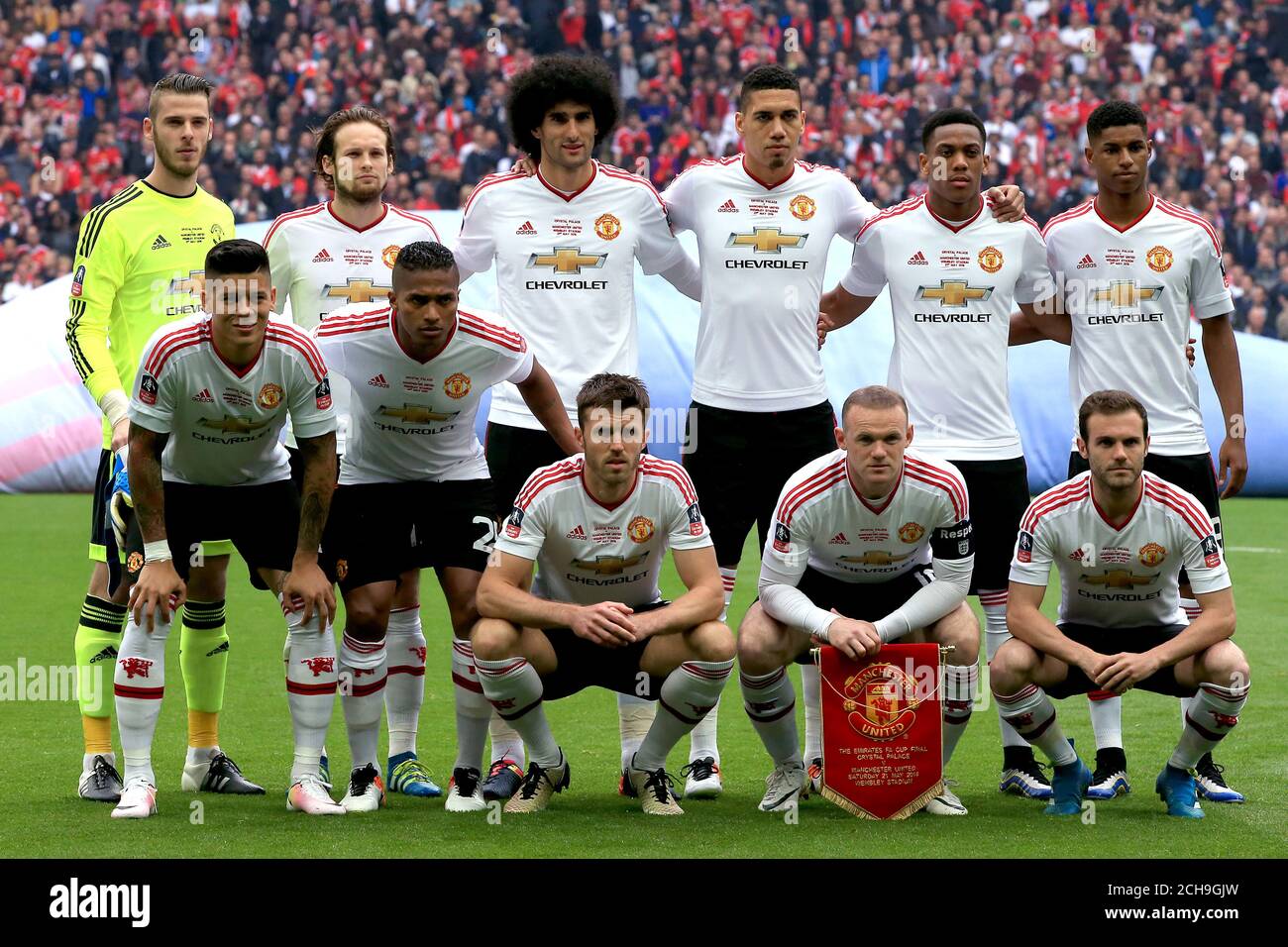 Manchester United team group (L - R Top) Manchester United goalkeeper David De Gea, Daley Blind, Marouane Fellaini, Chris Smalling, Anthony Martial and Marcus Rashford. (L - R Bottom) Marcos Rojo, Antonio Valencia, Michael Carrick, Wayne Rooney and Jaun Mata during the Emirates FA Cup Final at Wembley Stadium. PRESS ASSOCIATION Photo. Picture date: Saturday May 21, 2016. See PA story SOCCER Final. Photo credit should read: Nick Potts/PA Wire. RESTRICTIONS: No use with unauthorised audio, video, data, fixture lists, club/league logos or 'live' services. Online in-match use li Stock Photo