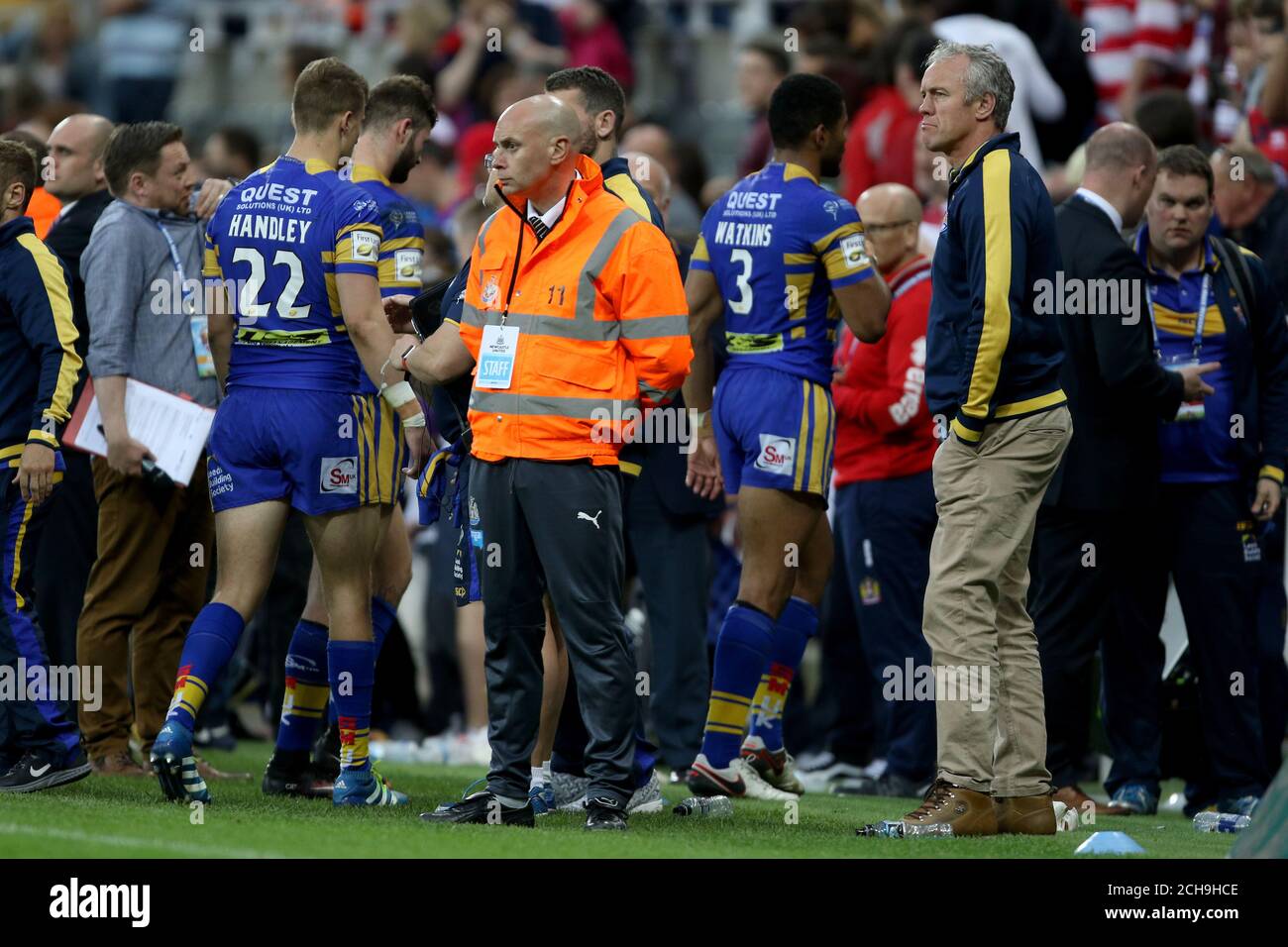 Leeds Rhinos head coach Brian McDermott (right) looks on after the Dacia Magic Weekend match at St James' Park, Newcastle. PRESS ASSOCIATION Photo. Picture date: Saturday May 21, 2016. See PA story RugbyL Weekend. Photo credit should read: Richard Sellers/PA Wire. RESTRICTIONS: Editorial use only. No commercial use. No false commercial association. No video emulation. No manipulation of images. Stock Photo