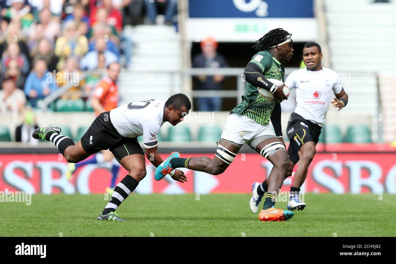 South Africa's Tim Agaba runs in a try against Fiji during day two the HSBC Sevens World Series at Stadium, London Stock Photo - Alamy