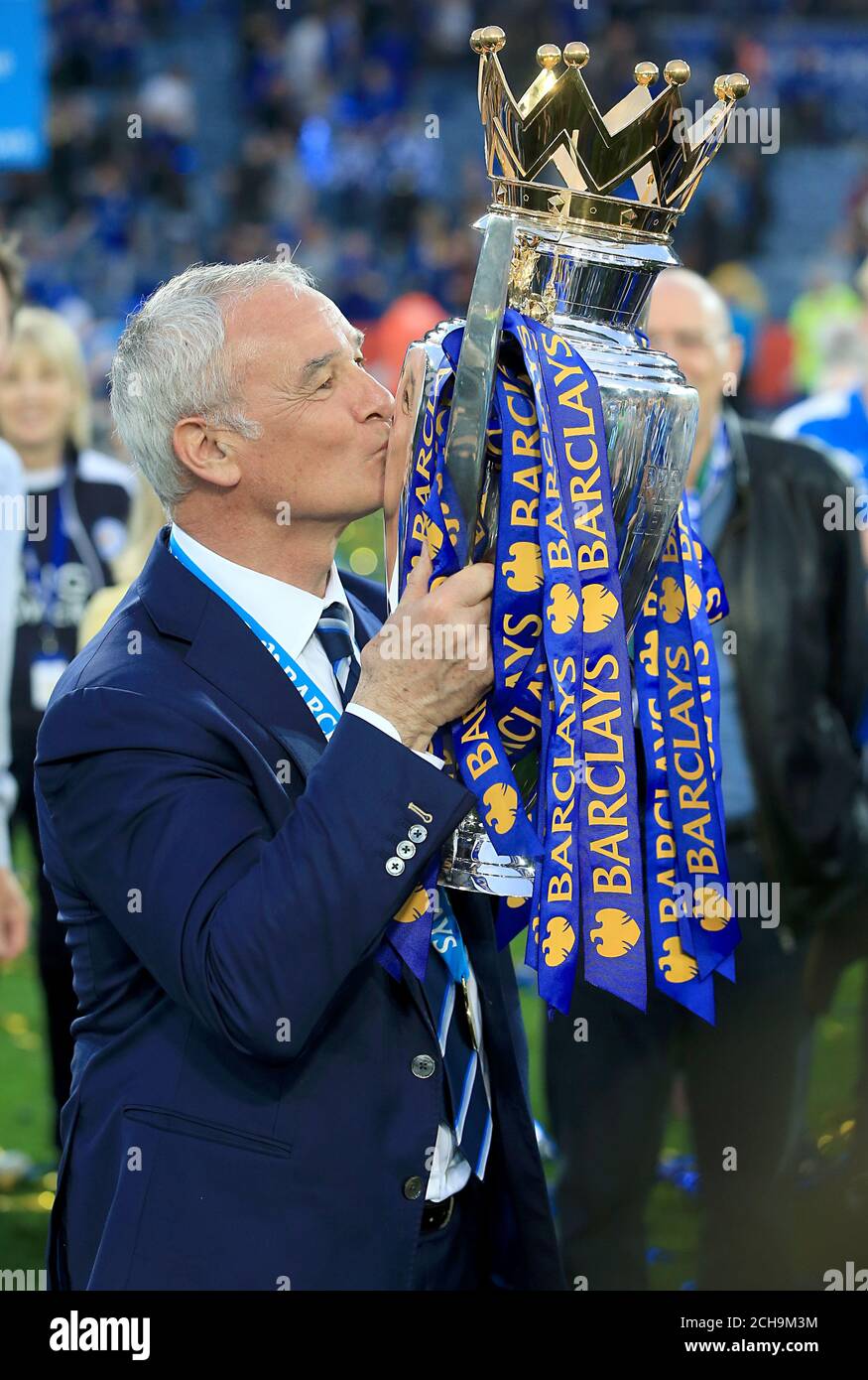 Leicester City manager Claudio Ranieri lifts the trophy as the team  celebrate winning the Barclays Premier League, after the match at the King  Power Stadium, Leicester Stock Photo - Alamy