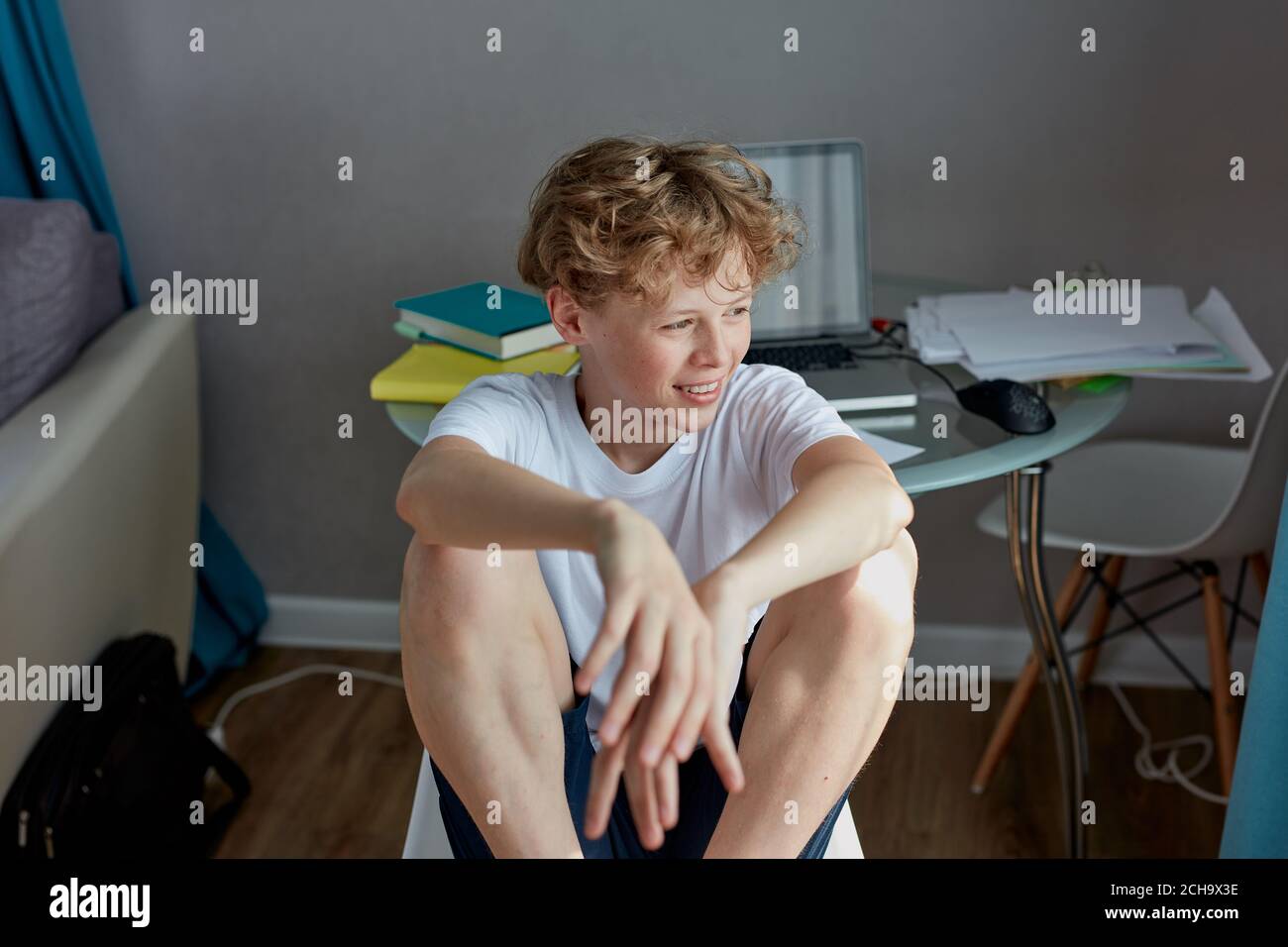 Teenager sitting down in chair hi-res stock photography and images - Alamy