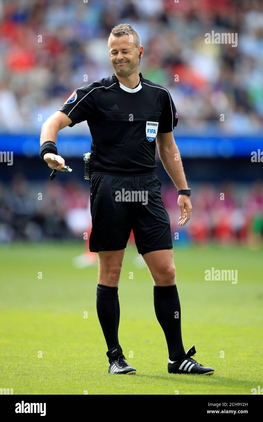 Match Referee Svein Oddvar Moen During The Uefa Euro 16 Group B Match At The Stade De Bordeaux Bordeaux Stock Photo Alamy