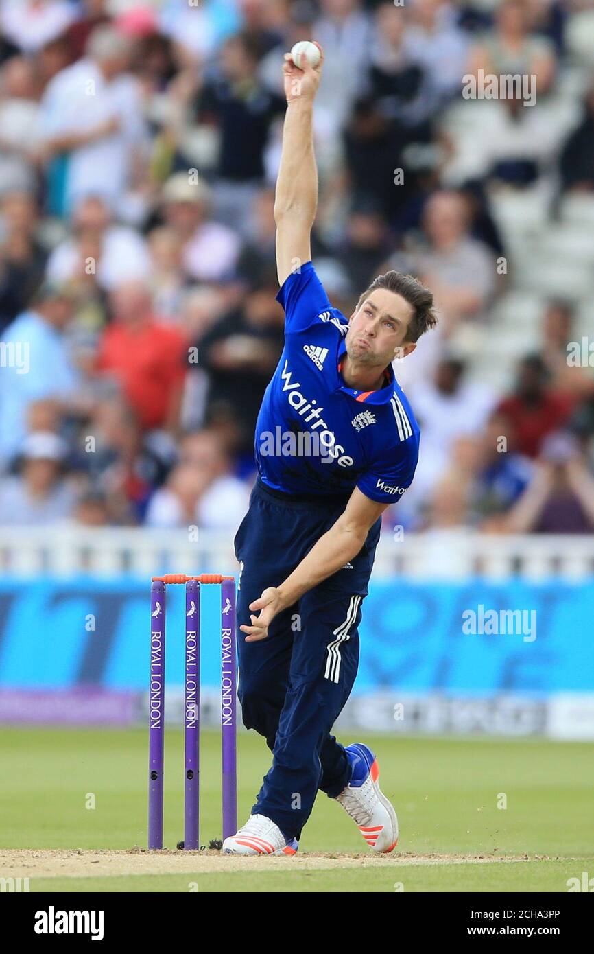 England S Chris Woakes In Bowling Action Stock Photo Alamy