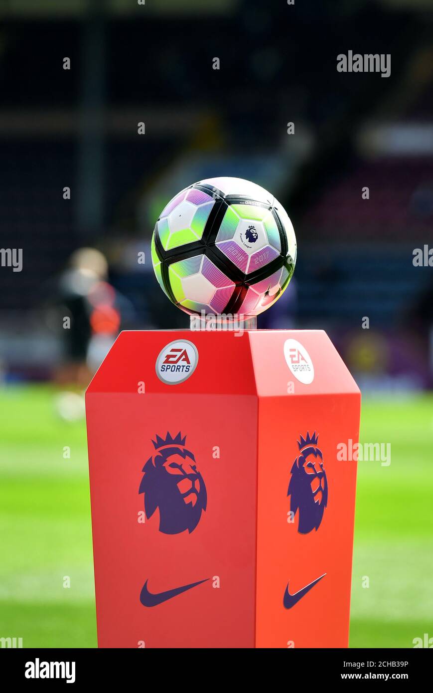 The new Premier League match ball and logo Stock Photo - Alamy