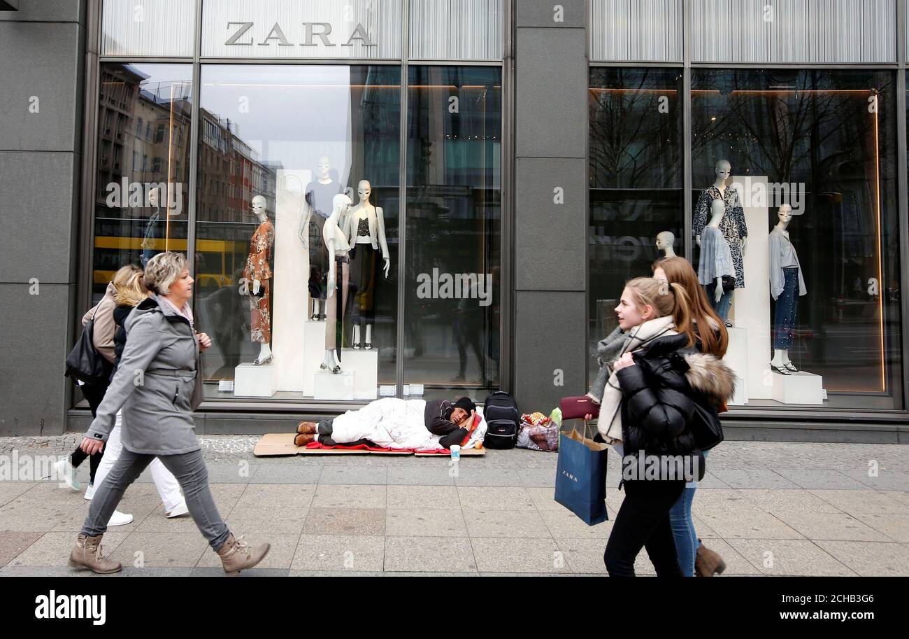 A homeless man rests in front of a Zara store at Tauentzienstrasse street  in Berlin, Germany April 4, 2017. REUTERS/Fabrizio Bensch Stock Photo -  Alamy