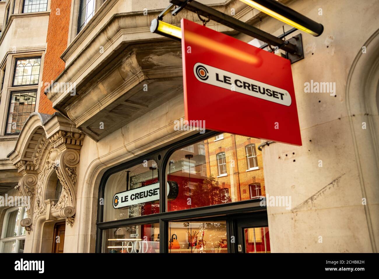 Le creuset store hi-res stock photography and images - Alamy