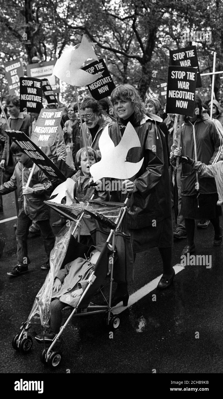 A woman and young children carrying the traditional symbol for peace - a white dove - while taking part in a peace march from Hyde Park to Trafalgar Square, London. The march was organised by the Ad Hoc Committee for Peace in the Falklands. Stock Photo