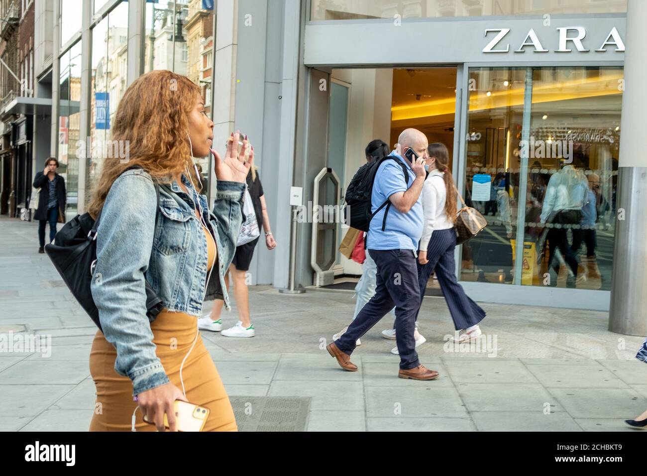Shopping bag zara hi-res stock photography and images - Alamy