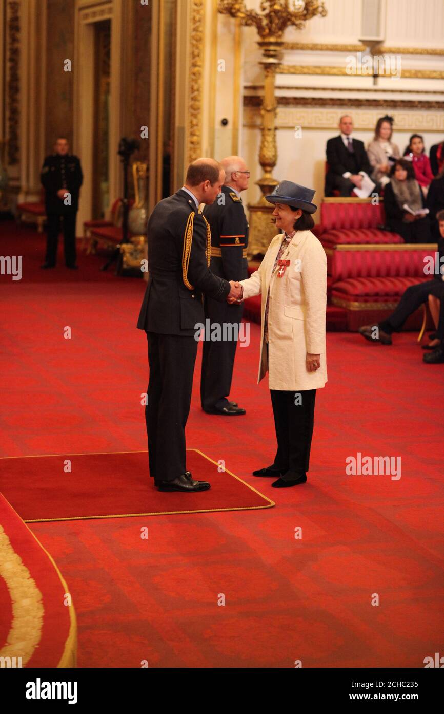 Carolyn Milosevic from Cambridge is made an MBE (Member of the Order of the British Empire) by the Duke of Cambridge at Buckingham Palace. Stock Photo