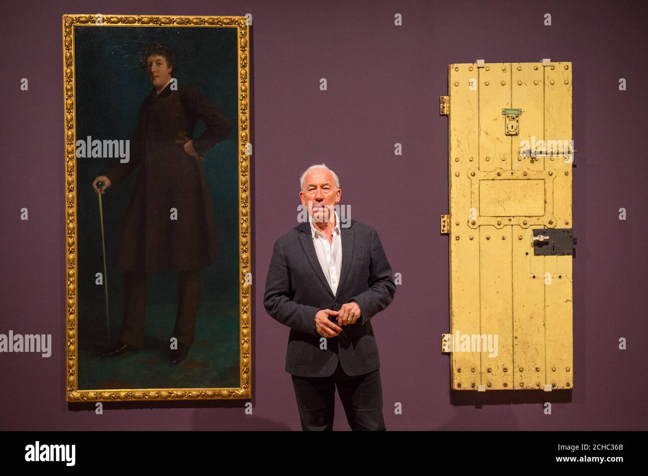 PABest Actor Simon Callow with 'Oscar Wilde' by Robert Goodloe Harper Pennington (left) and Oscar Wilde's prison door from Reading Gaol, during a photo call at the Tate Britain in London for their Queer British Art 1861 -1967 exhibition. Stock Photo