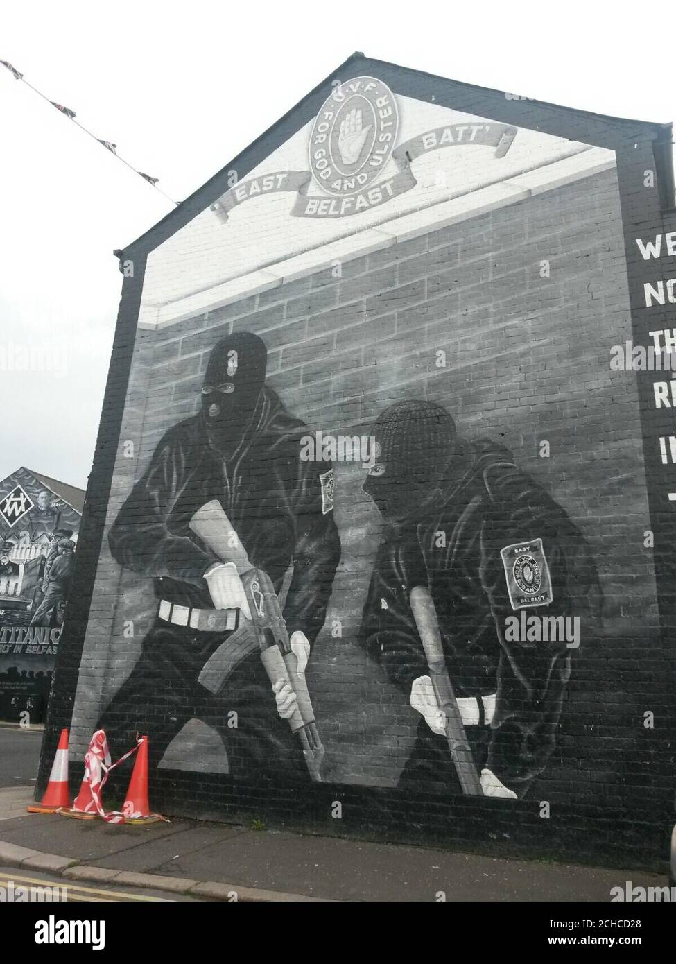 East Belfast UVF mural on Newtownards Rd, Belfast as Police Service of Northern Ireland Chief Constable George Hamilton blamed the paramilitary Ulster Volunteer Force for issuing threats to four Catholic families in a cross-community housing development in the city. Stock Photo