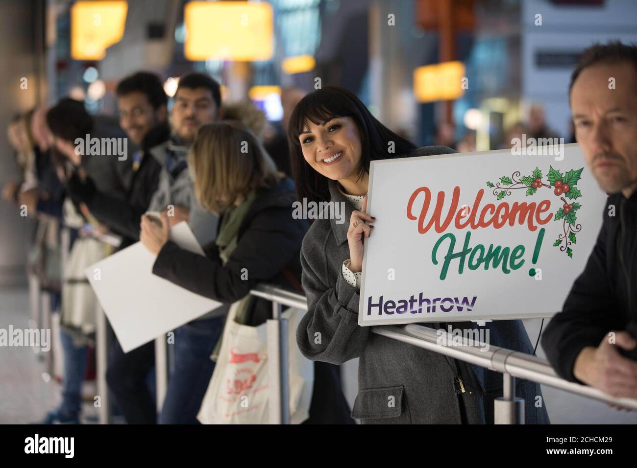 Martine McCutcheon joins volunteers at Heathrow Airport to welcome home passengers for Christmas with their own ÔLove Actually' moment, ahead of the airport's busiest week for arrivals, Middlesex. PRESS ASSOCIATION. Photo. Picture date: Tuesday December 19, 2017. Family and friends can direct message @Heathrowairport on Twitter to arrange for a loved one to have a personalised welcome when they arrive into the airport if they can't be there in person this Christmas. Photo credit should read: David Parry/PA Wire Stock Photo