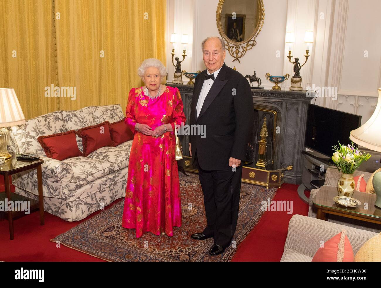 Queen Elizabeth Ii With The Aga Khan In The Oak Room At Windsor Castle Before A Private Dinner To Mark The Diamond Jubilee Of The Aga Khan S Leadership As Imam Of The