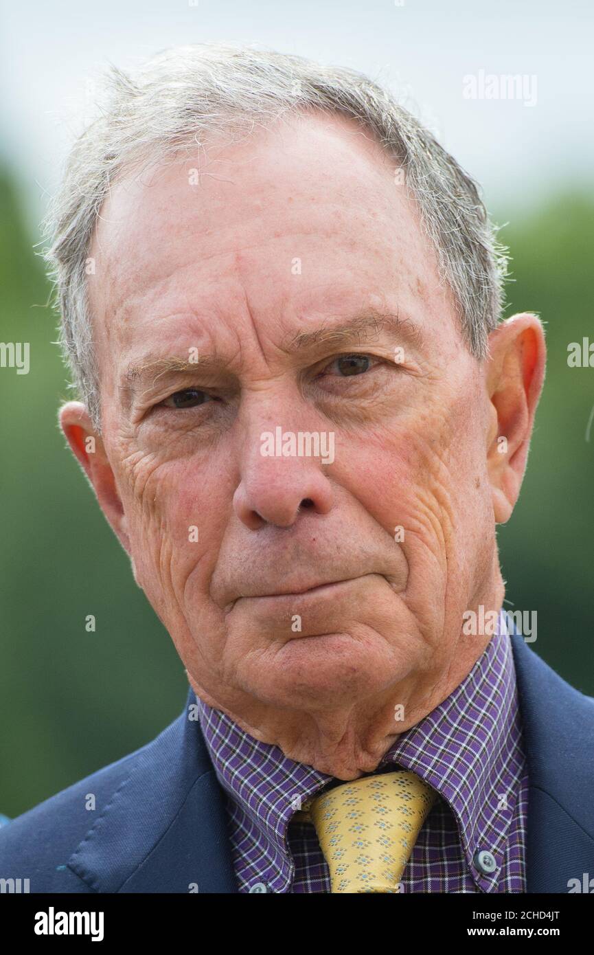 Michael Bloomberg at the unveiling of the London Mastaba, the first major work in London by the internationally acclaimed artist, Christo. PRESS ASSOCIATION Photo. Picture date: Monday June 18, 2018. The sculpture (20m high by 30m wide and 40m long) consists of 7,506 horizontally stacked barrels on a floating platform in the Serpentine Lake. It will be on view until 23 September 2018 to coincide with an exhibition at the Serpentine Galleries of Christo and his late wife Jeanne Claude's work. Photo credit should read: Dominic Lipinski/PA WirePRESS ASSOCIATION Photo. Picture date: Monday June 18 Stock Photo