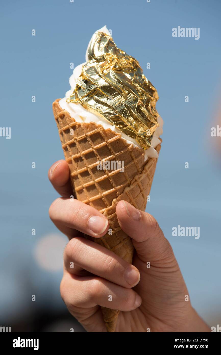 Ice cream with gold leaf hi-res stock photography and images - Alamy