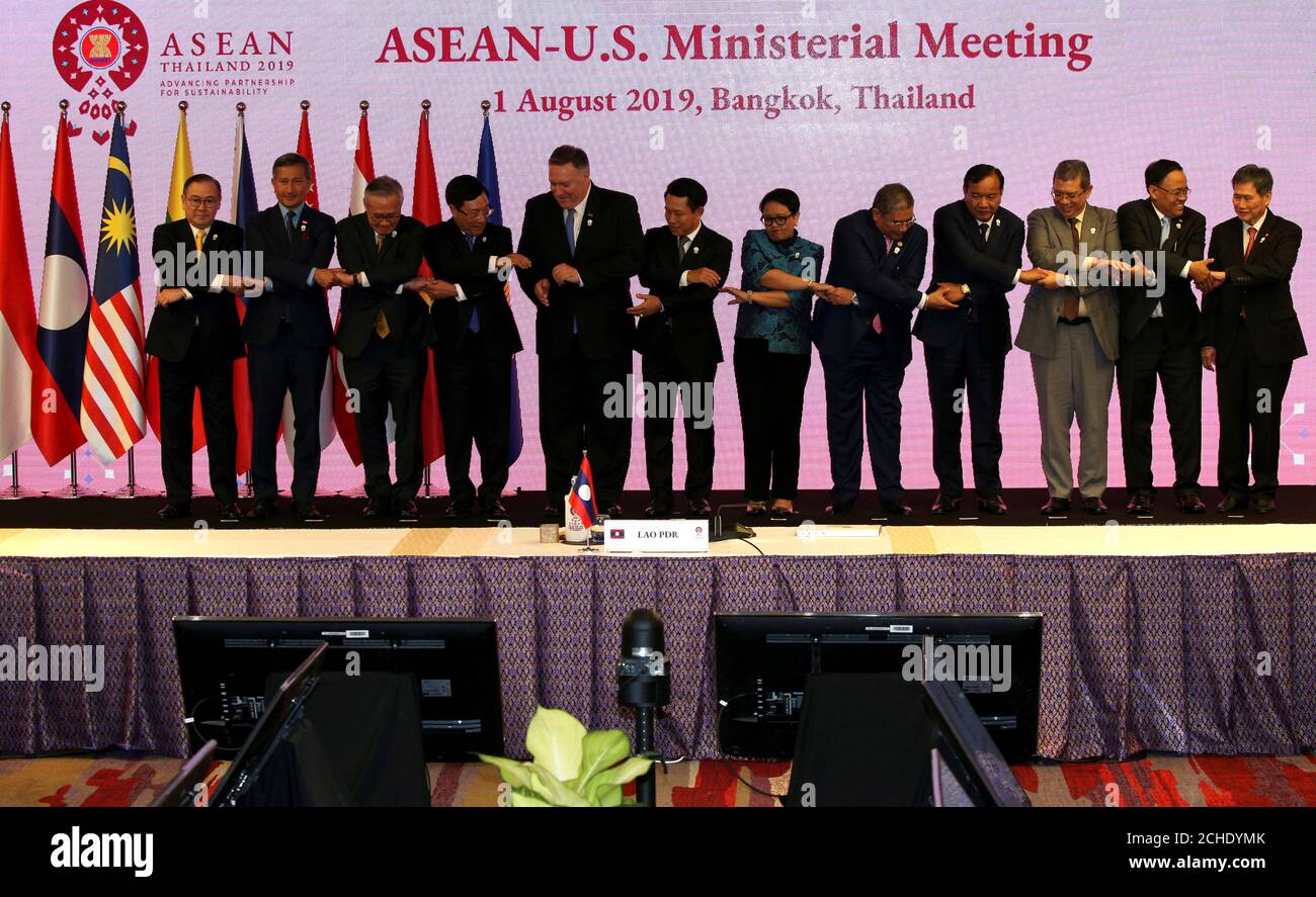 Refile Adding Ids U S Secretary Of State Mike Pompeo Poses For A Family Photo With His Asean Counterparts Philippines Foreign Affairs Secretary Teodoro Locsin Singapore S Foreign Minister Vivian Balakrishnan Thailand Foreign