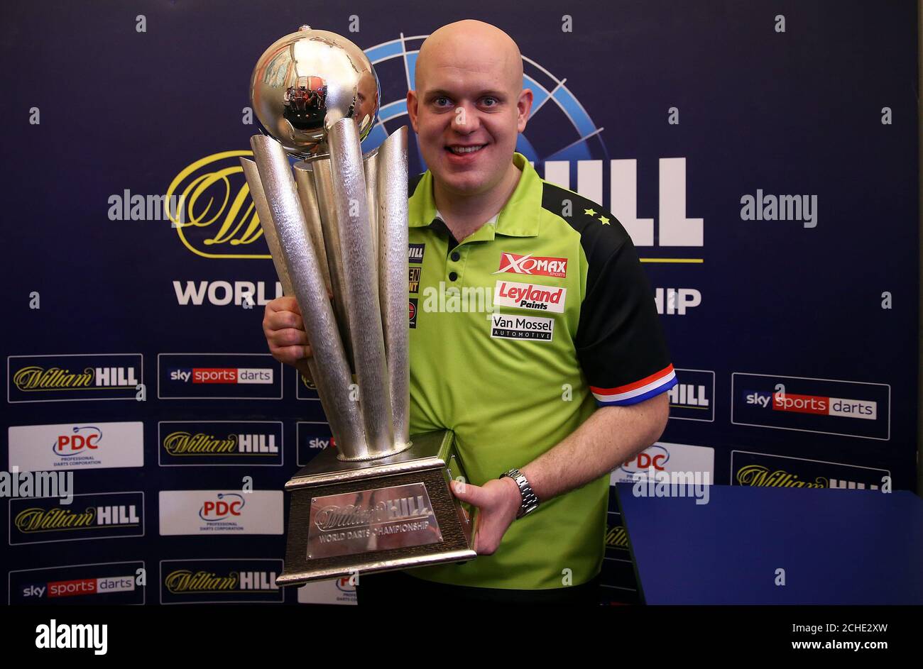 Michael Van Gerwen hold the Sid Waddell trophy after winning during day  sixteen of the William Hill World Darts Championships at Alexandra Palace,  London Stock Photo - Alamy