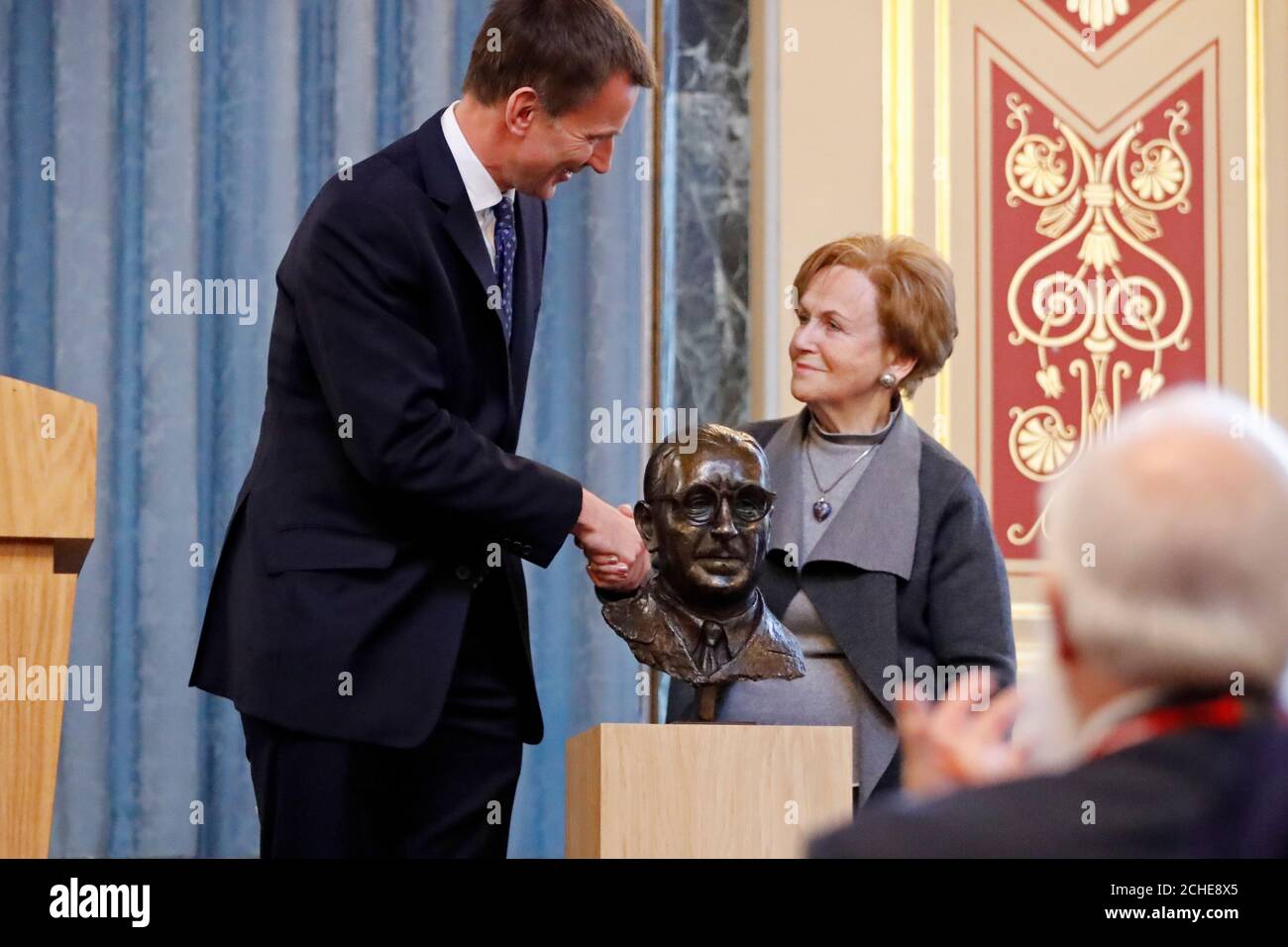 Foreign Secretary Jeremy Hunt and Holocaust survivor Mala Tribich unveil the Frank Foley bust at the annual Holocaust Memorial Day Commemoration event at the Foreign & Commonwealth Office, London. Stock Photo