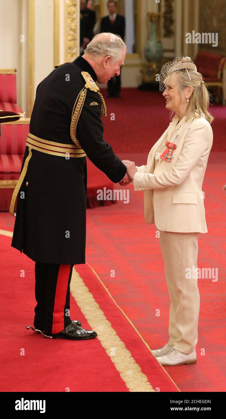 The 1960s supermodel Lesley 'Twiggy' Lawson is made a Dame Commander of the Order of the British Empire for services to fashion, the arts and charity during an Investiture ceremony at Buckingham Palace, London. Stock Photo