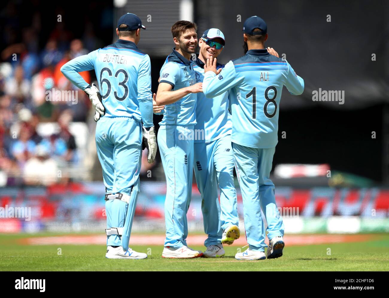 England's Mark Wood (second left) celebrates with his team mates after taking the wicket of Sri Lanka's Lasith Malinga during the ICC Cricket World Cup group stage match at Headingley, Leeds. Stock Photo