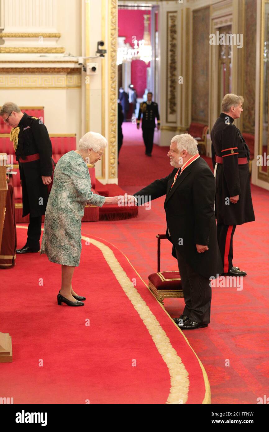 Sir Simon Russell Beale is made a Knight Bachelor of the British Empire by Queen Elizabeth II at Buckingham Palace. PRESS ASSOCIATION Photo. Picture date: Thursday October 10, 2019. Photo credit should read: Yui Mok/PA Wire Stock Photo