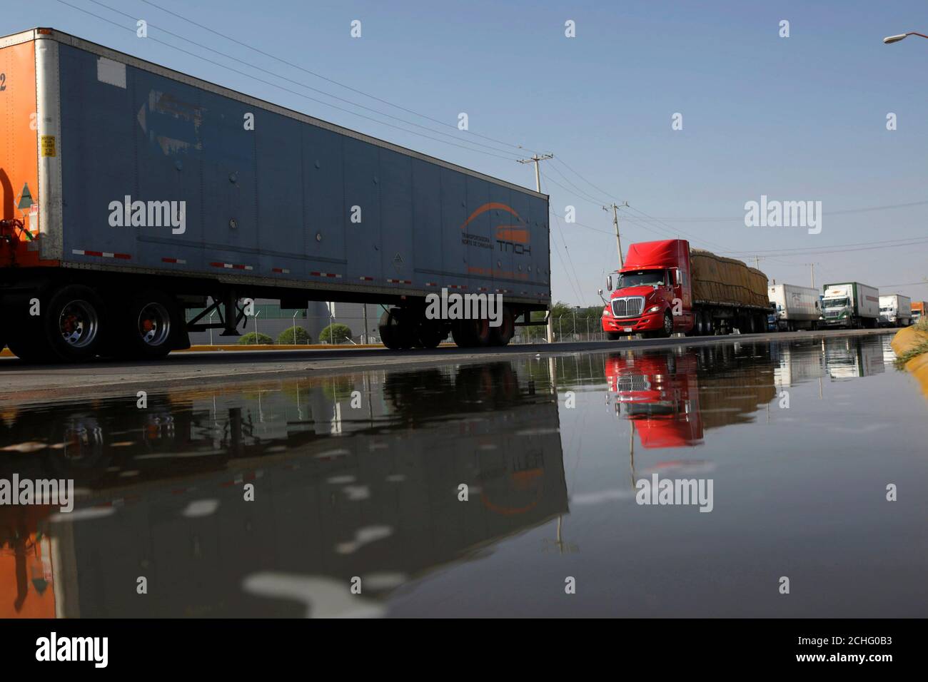 Customs queue america hi-res stock photography and images - Alamy