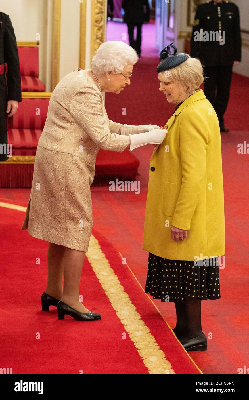 Miss Anne Craig, known professionally as actress Wendy Craig is made a CBE (Commander of the Order of the British Empire) by Queen Elizabeth II during an investiture ceremony at Buckingham Palace in London. Stock Photo