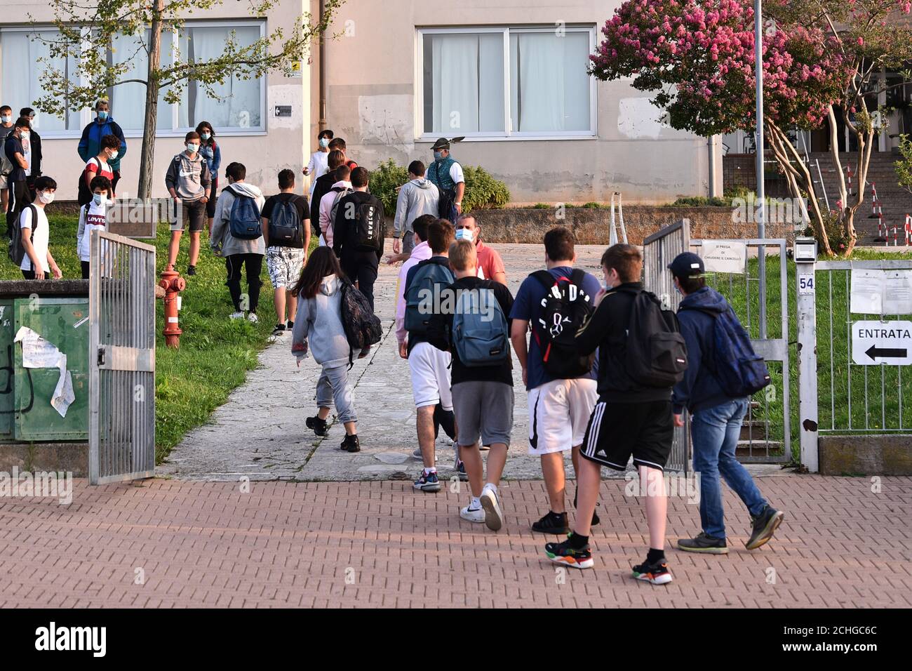 Bergamo, Italy. 14th Sep, 2020. Students enter a high school in Nembro of Bergamo province, Italy, Sept. 14, 2020. Millions of students returned to schools in Italy Monday. Credit: Michele Maraviglia/Xinhua/Alamy Live News Stock Photo
