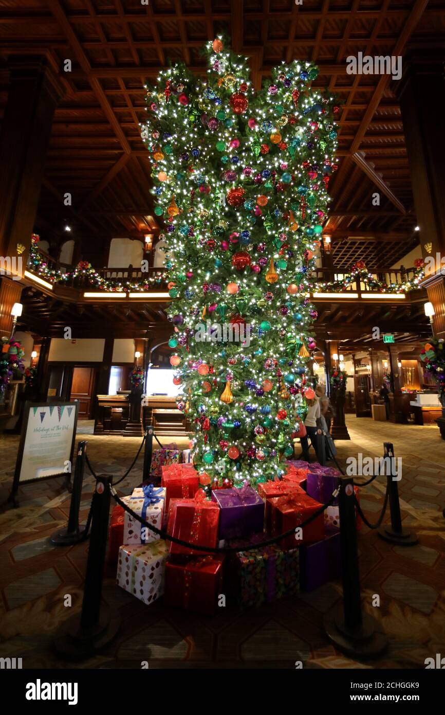 Hotel Del Coronado Christmas Tree Lighting 2022 An Upside Down Christmas Tree Is Shown On Display In The Lobby Of The Hotel Del In Coronado, California, U.s., November 27, 2017. Reuters/Mike Blake Stock Photo - Alamy