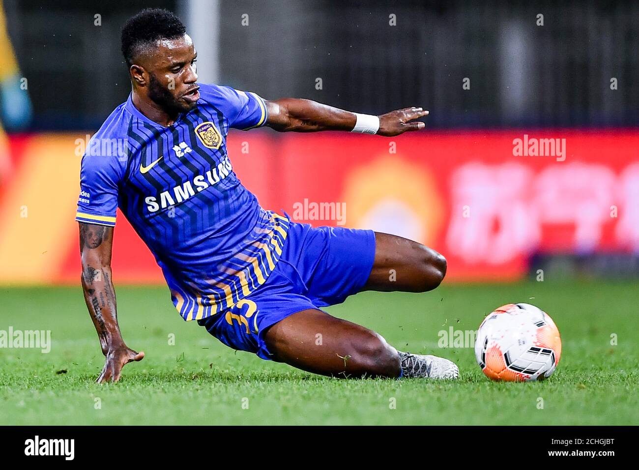 Ghanaian football player Mubarak Wakaso of Jiangsu Suning F.C. keeps the ball during the eleventh-round match of 2020 Chinese Super League (CSL) against Guangzhou R&F F.C., Dalian city, northeast China's Liaoning province, 13 September 2020. Jiangsu Suning F.C. and Guangzhou R&F F.C. drew the game with 3-3. Stock Photo