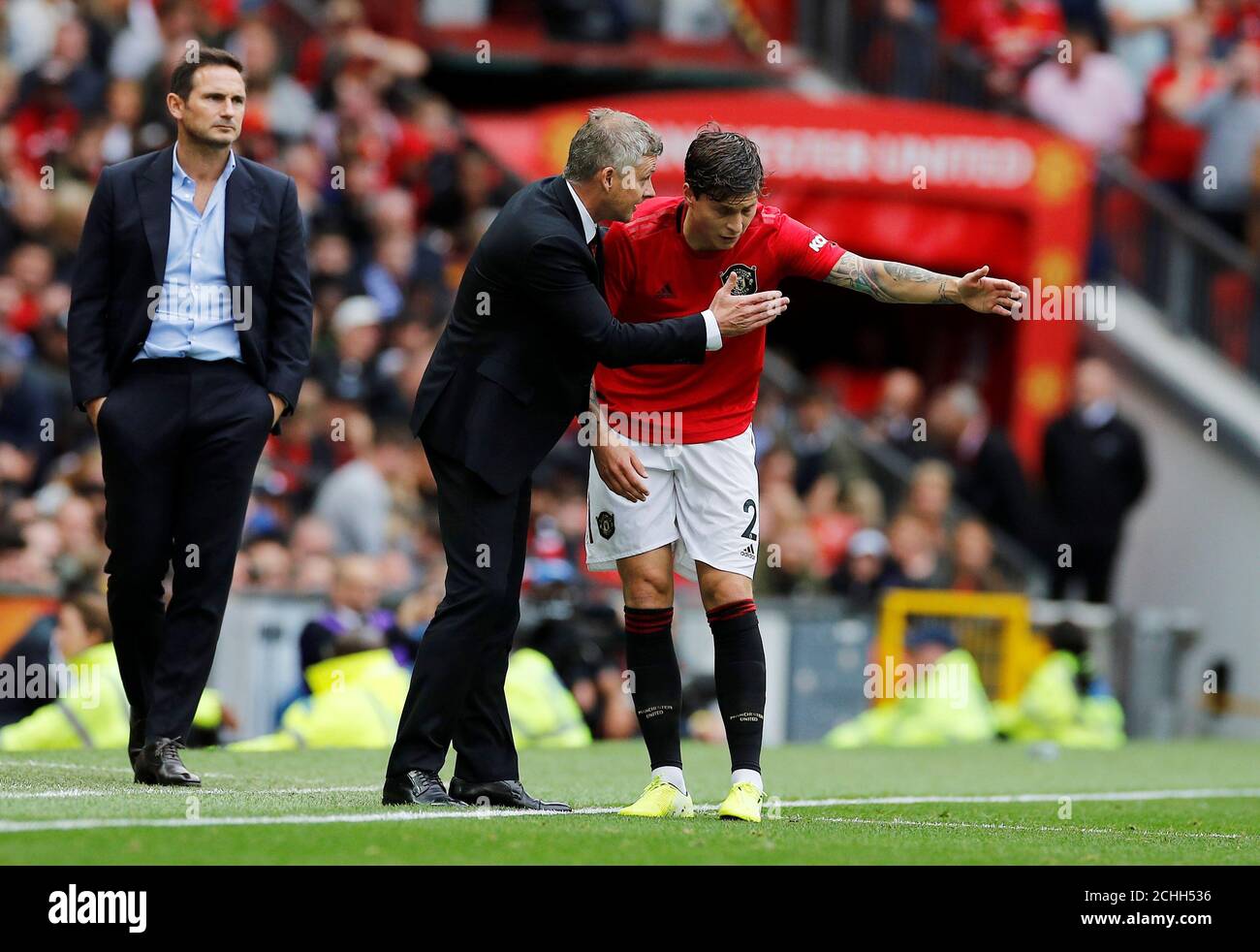 Soccer Football - Premier League - Manchester United v Chelsea - Old Trafford, Manchester, Britain - August 11, 2019  Manchester United's Victor Lindelof receives instructions from manager Ole Gunnar Solskjaer   REUTERS/Phil Noble  EDITORIAL USE ONLY. No use with unauthorized audio, video, data, fixture lists, club/league logos or 'live' services. Online in-match use limited to 75 images, no video emulation. No use in betting, games or single club/league/player publications.  Please contact your account representative for further details. Stock Photo